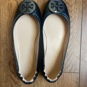 ory Burch Metallic Blue Flats NWOT size 8. Like New